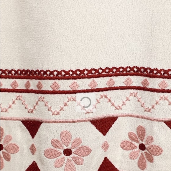 White embroidered shift dress. - Picture 4 of 6